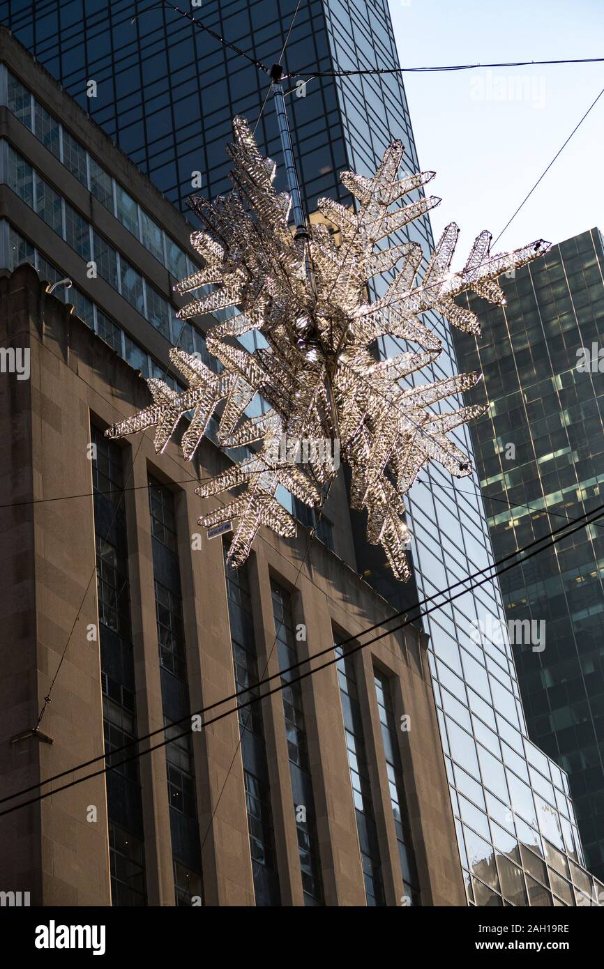Crystal Giant Hanging Baccarat Crystal UNICEF Snowflake,  Holiday Season in New York City, USA Stock Photo