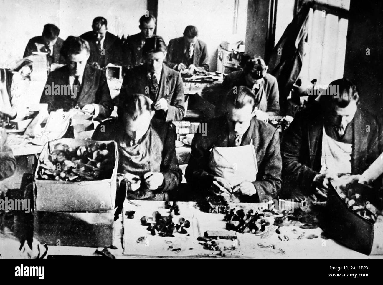 Disabled ex-servicemen making poppies for Earl Haig's Appeal in the 1920s Stock Photo