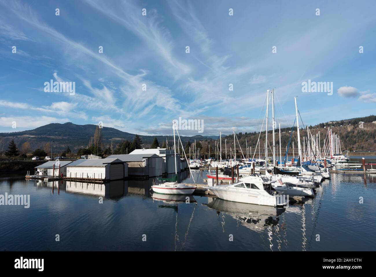 The Hood River Marina in the Columbia Oregon Stock Photo Alamy