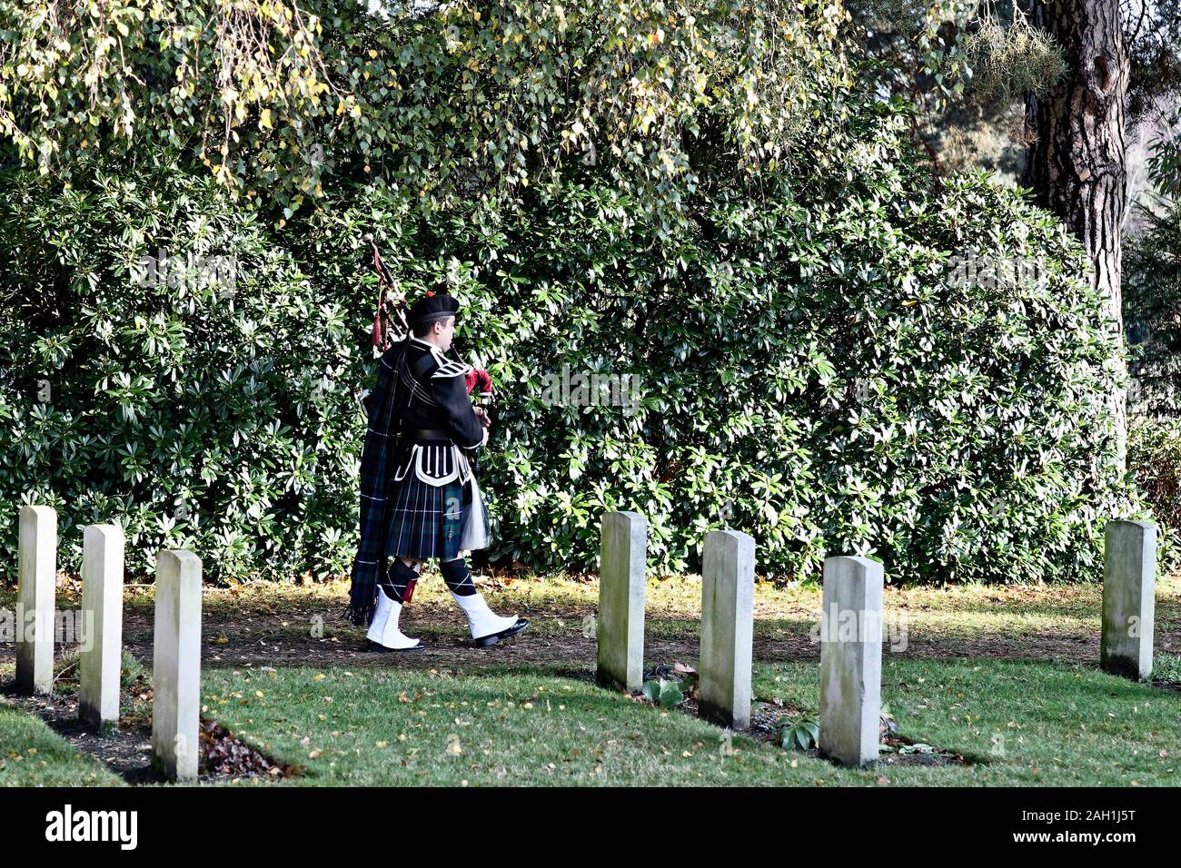 A Pipe Major & Lone Piper sounds the end of the parade at the Remembrance Sunday Service 2019 at the Brookwood Military Cemetery Stock Photo