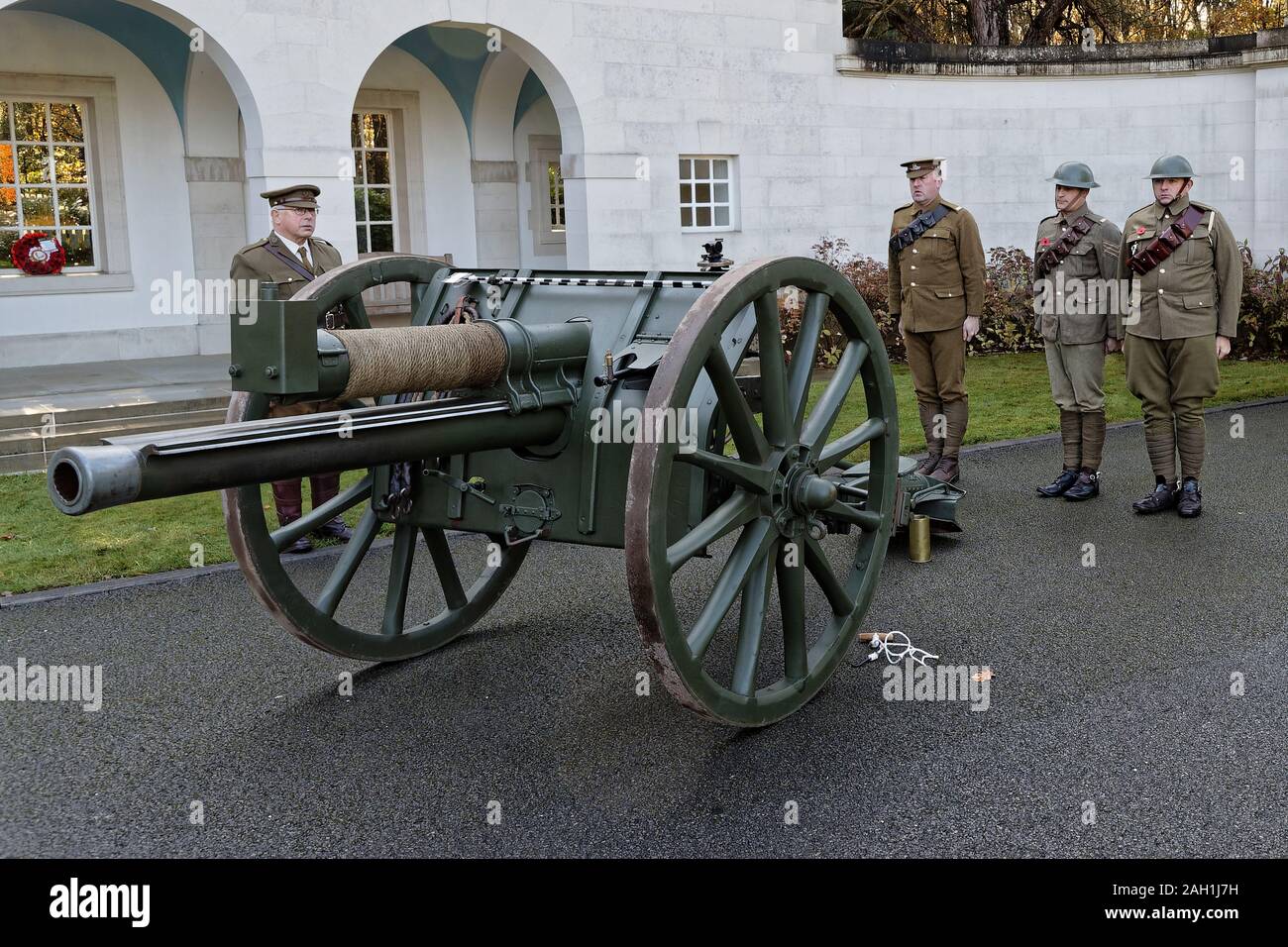 Ordnance field gun hires stock photography and images Alamy