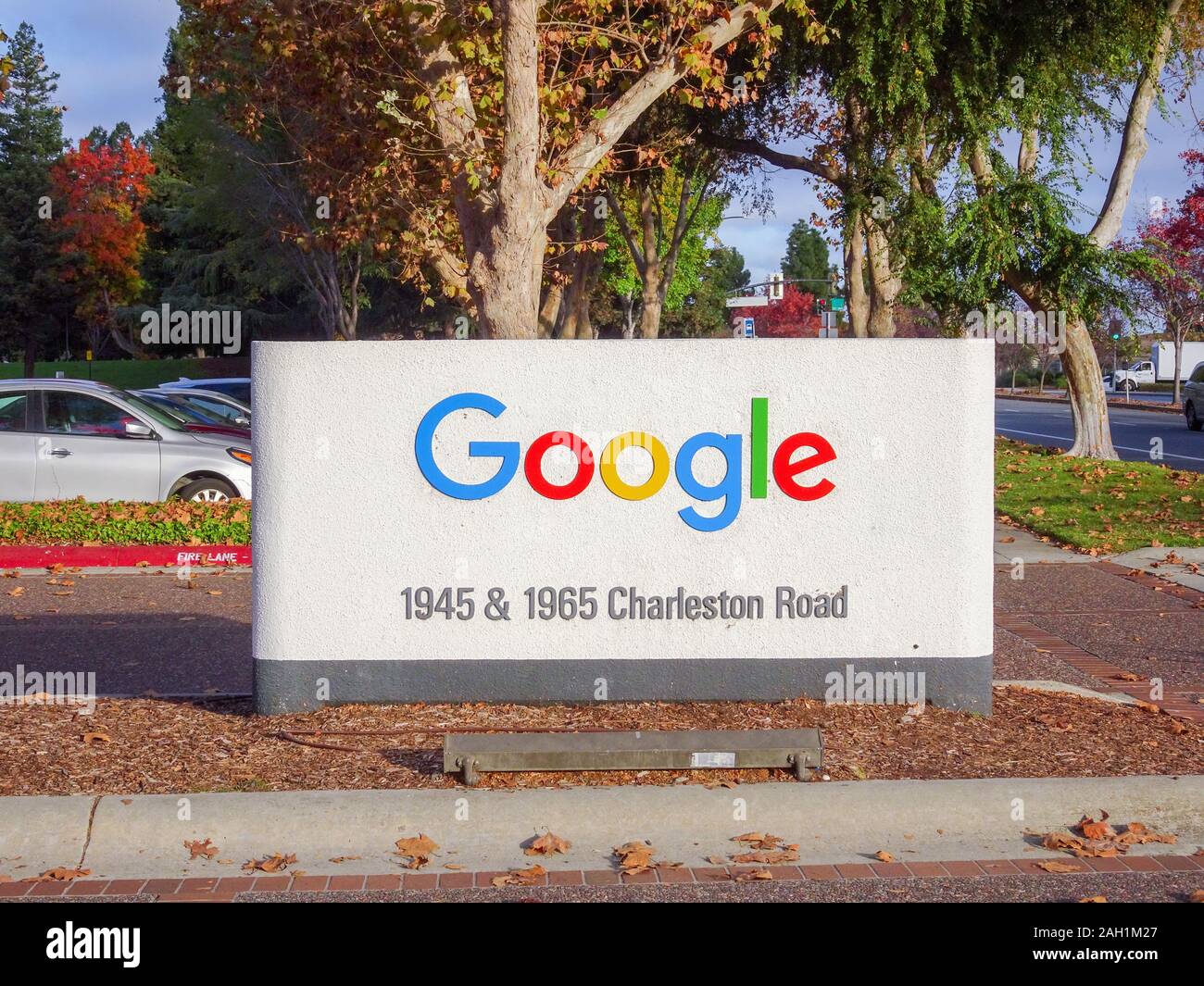 Google logo signage trees with red leaves in fall season on 1945 charleston road, Mountain view, california, USA, Dec 2019 Stock Photo
