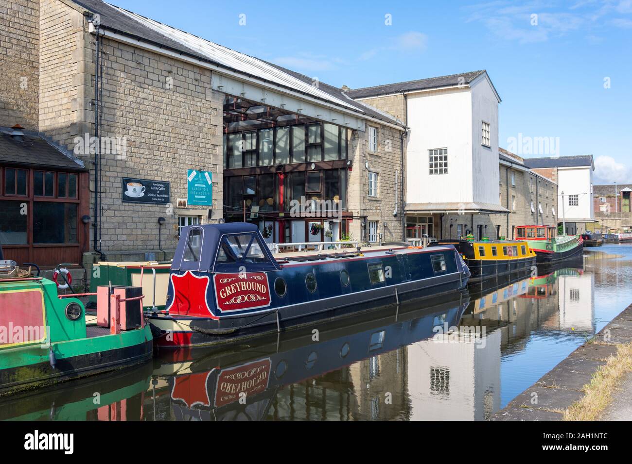 Canal boats alongside former wool warehouses, Shipley Canal, Shipley, City of Bradley, West Yorkshire, England, United Kingdom Stock Photo