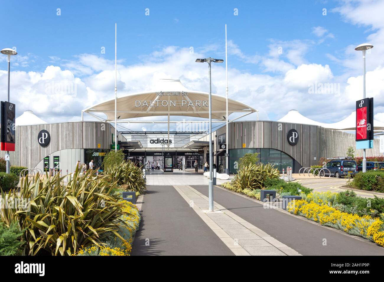 Outlet Retail Park High Resolution Stock Photography and Images - Alamy