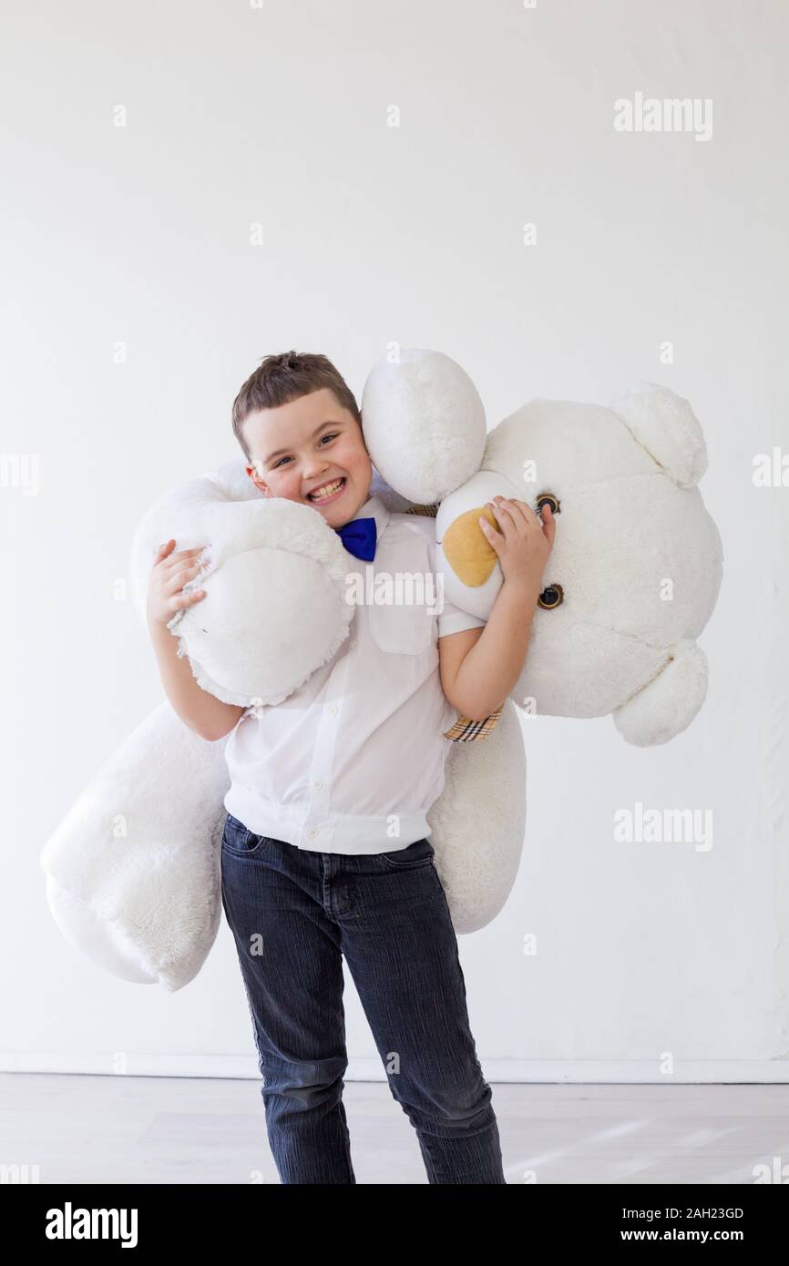 Little boy with big soft bear toy Stock Photo - Alamy