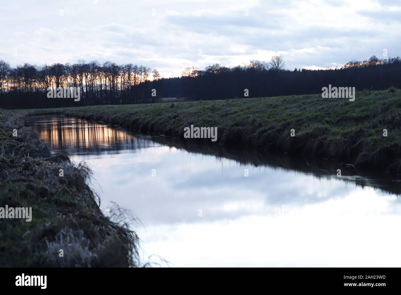 Mittelradde, Ahmsen, Lahn, Fluss Dämmerung, Dezember, Spiegelung, Wasser, Moor Stock Photo