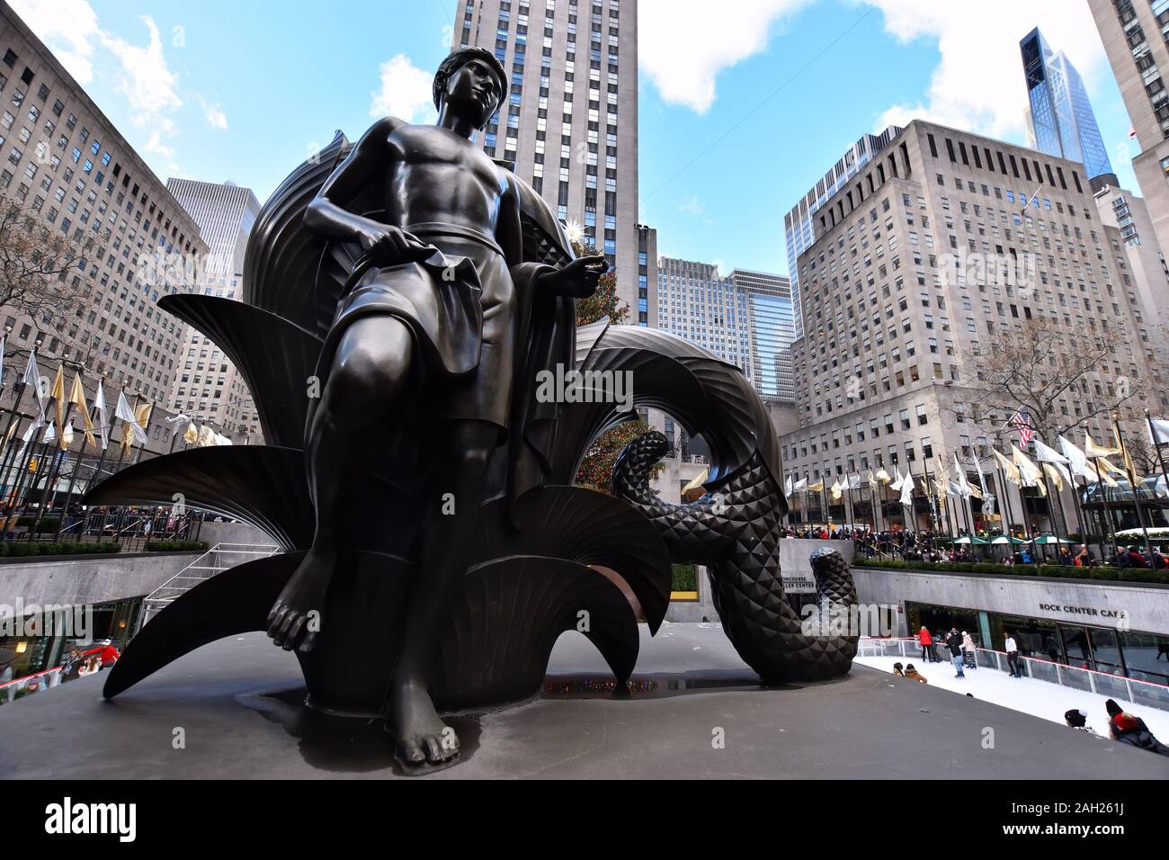 New York, NY, USA - December 5, 2019. The famous Rockefeller Center in ...