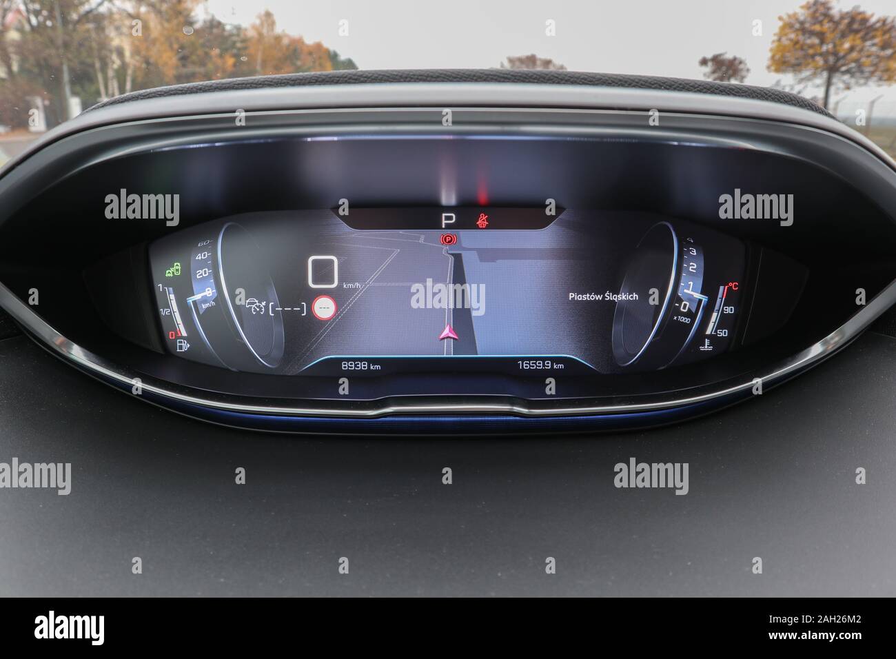 2019 Peugeot 3008 1.2 130 S&S A/T (SUV) - dashboard, car LCD display Stock  Photo - Alamy