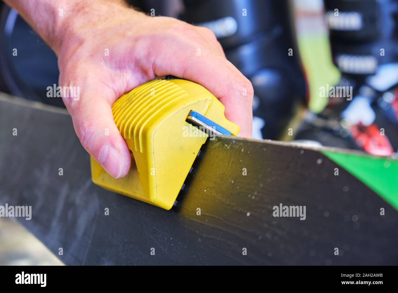 Sharpening of ski edges hi-res stock photography and images - Alamy