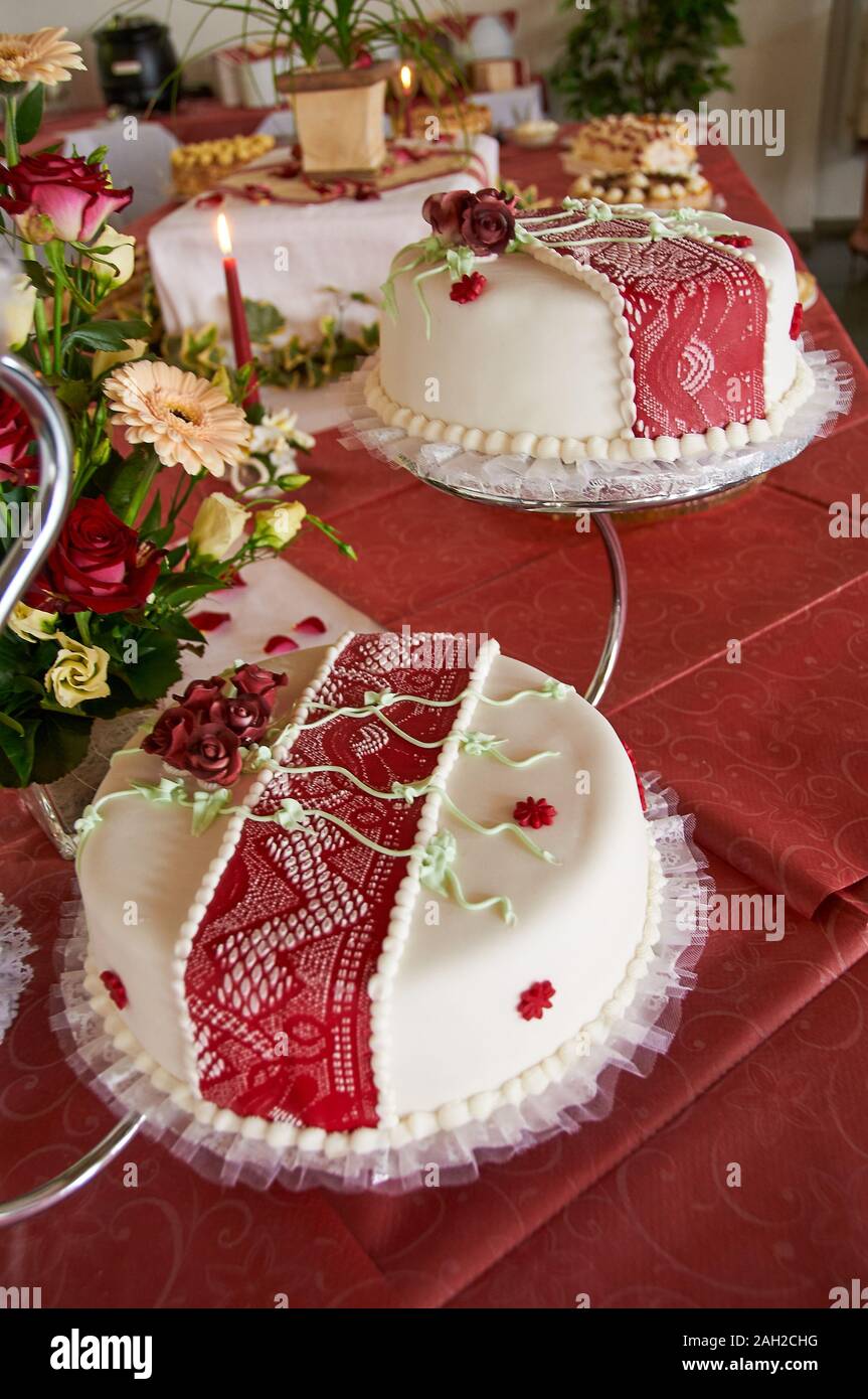 traditional wedding cake dessert Stock Photo Alamy