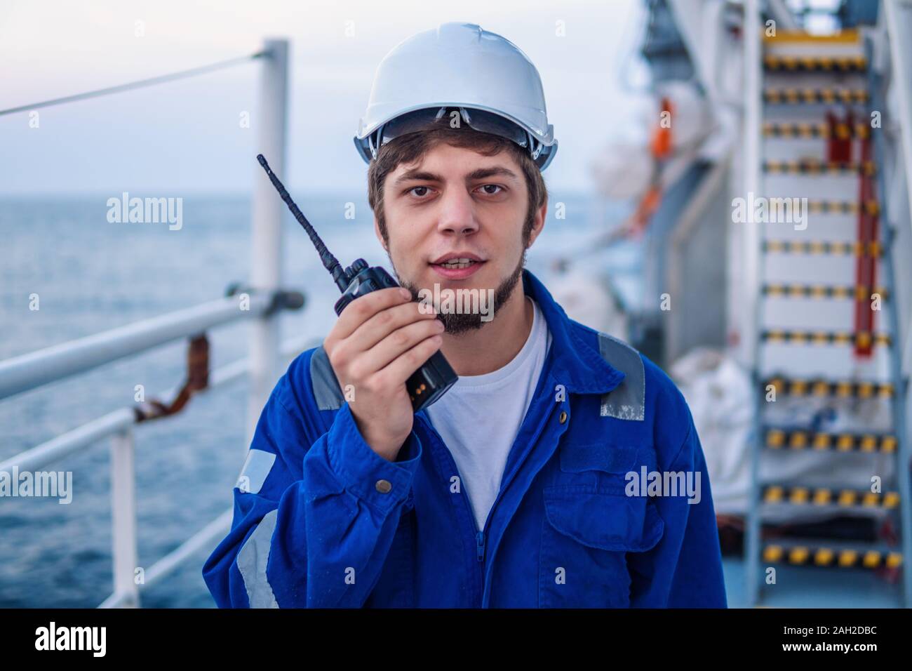 Вакансии матроса в море. Морской инженер. Морской инженер фотография. Инженер на море. Австралиец морской инженер.