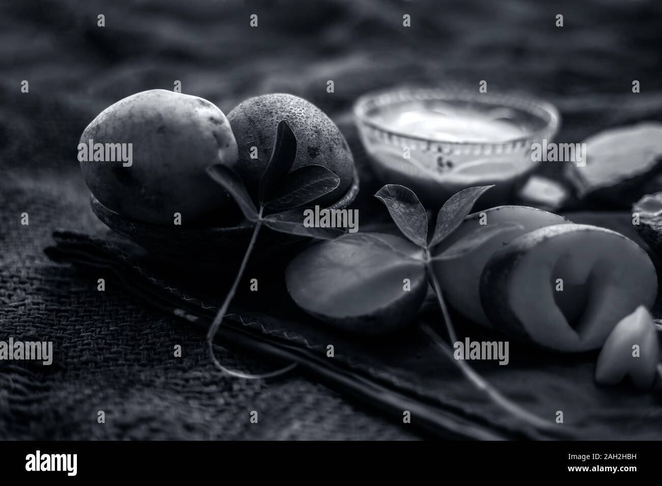 Face mask for the treatment of spot reduction consisting of potato