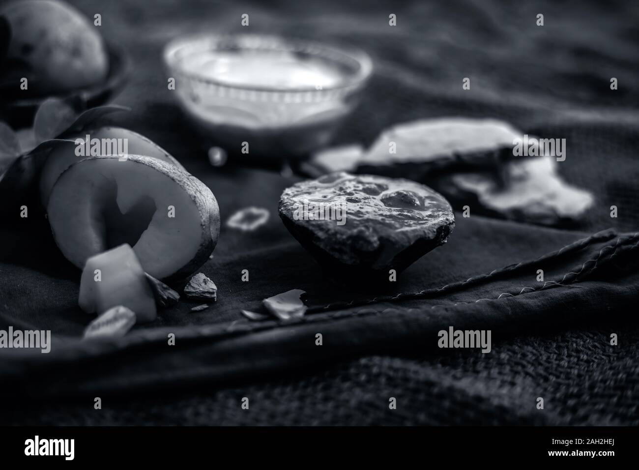 Face mask for the treatment of spot reduction consisting of potato