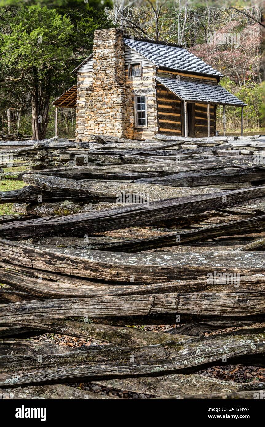 fence and john oliver cabin, smoky mountain national park, tn us Stock Photo