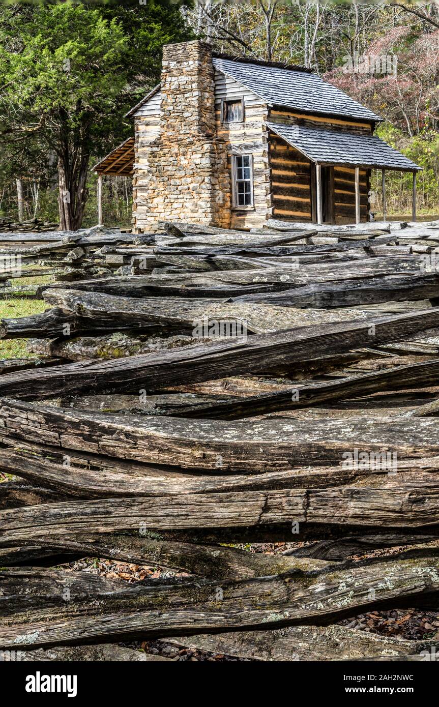 fence and john oliver cabin, smoky mountain national park, tn us Stock Photo