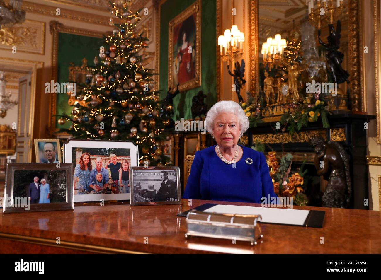 Queen elizabeth christmas broadcast hires stock photography and images
