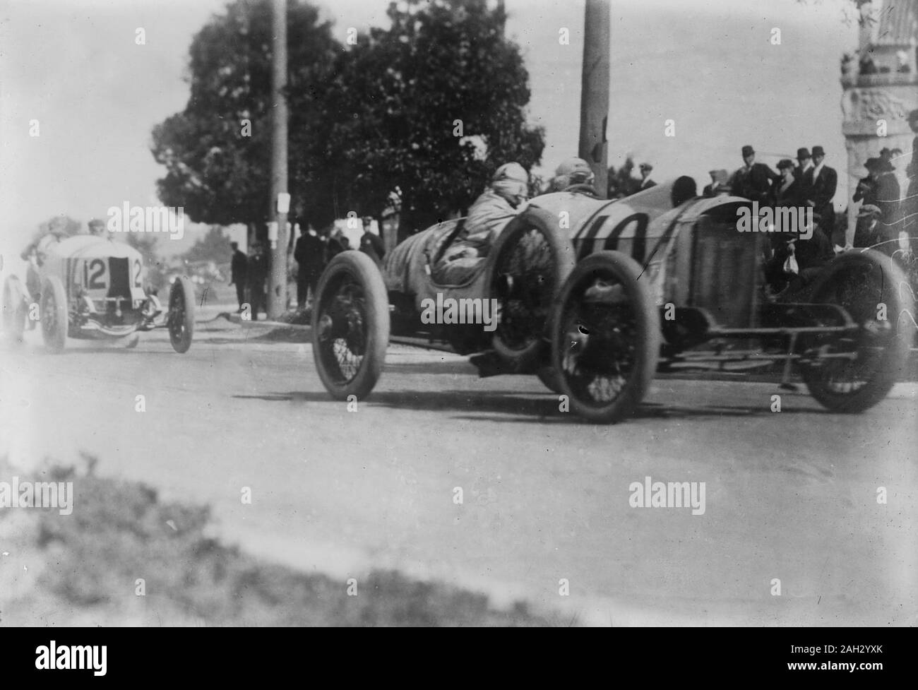 Mercedes (De Palma) coming through Vanderbilt Race ca. 1914 Stock Photo