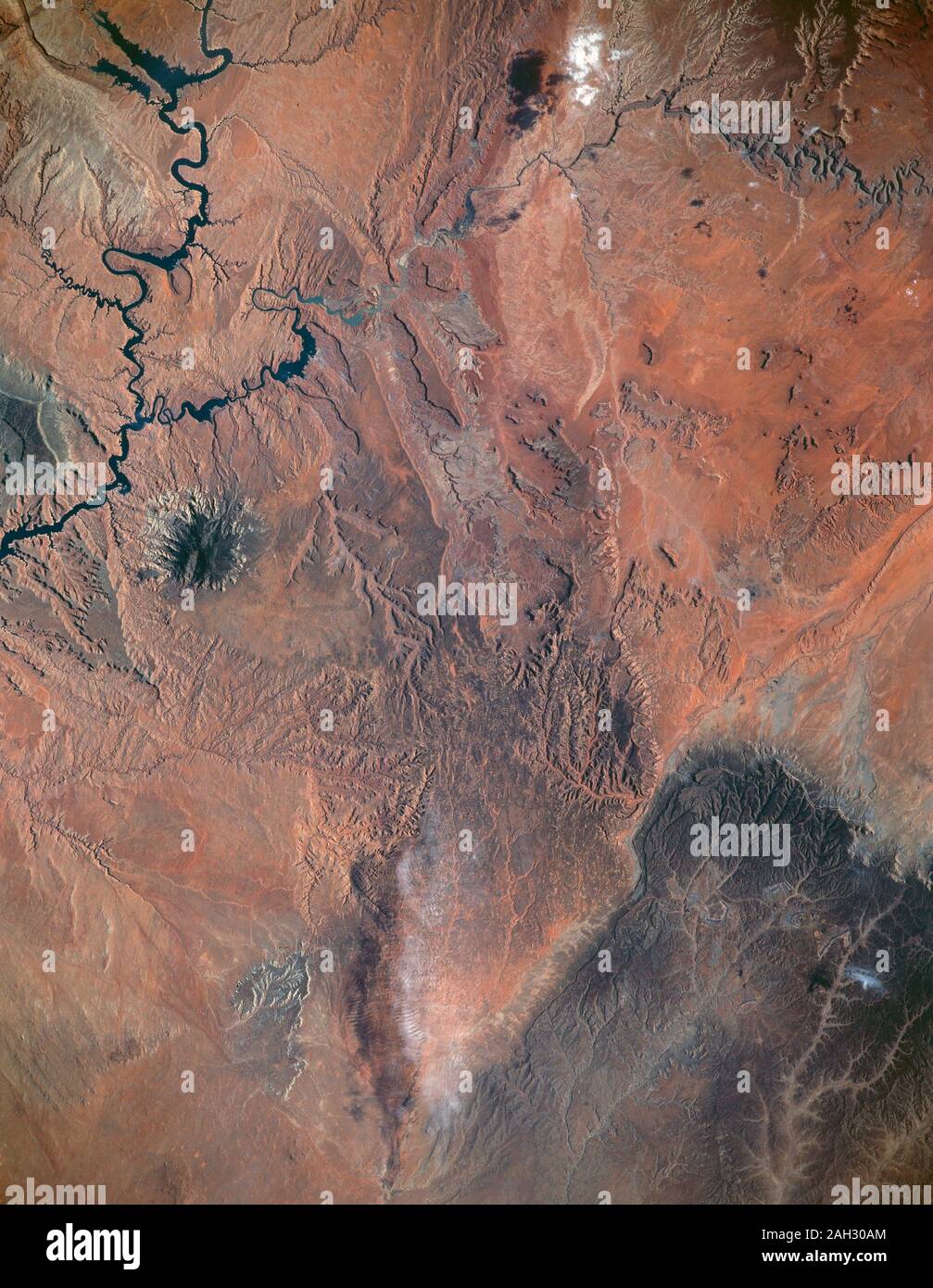 (5-14 June 1991) --- This large format view shows parts of northern ...
