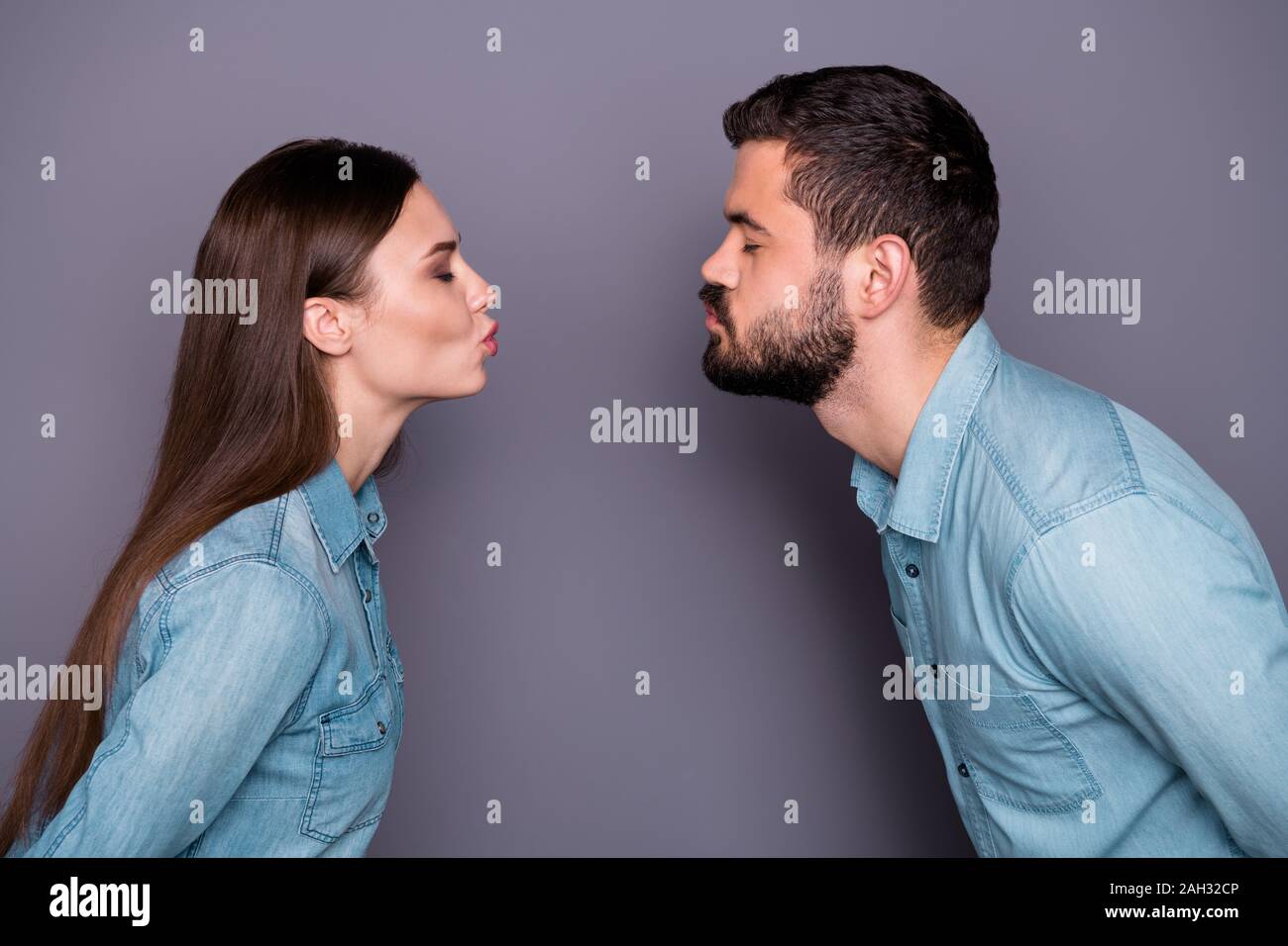 Couple kiss lips close up hires stock photography and images Alamy