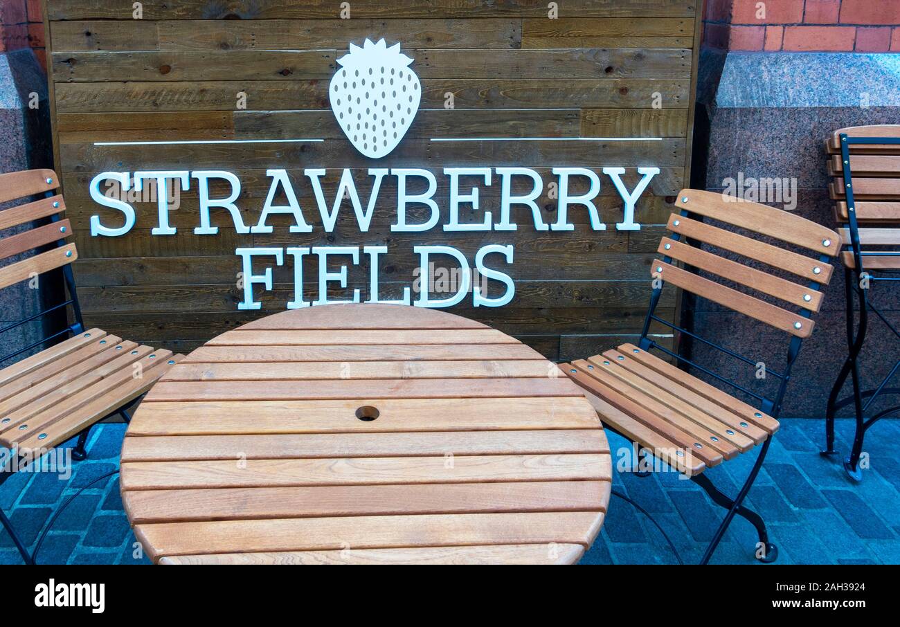 Table and chairs outside the Strawberry Fields restaurant bar in Liverpool Stock Photo