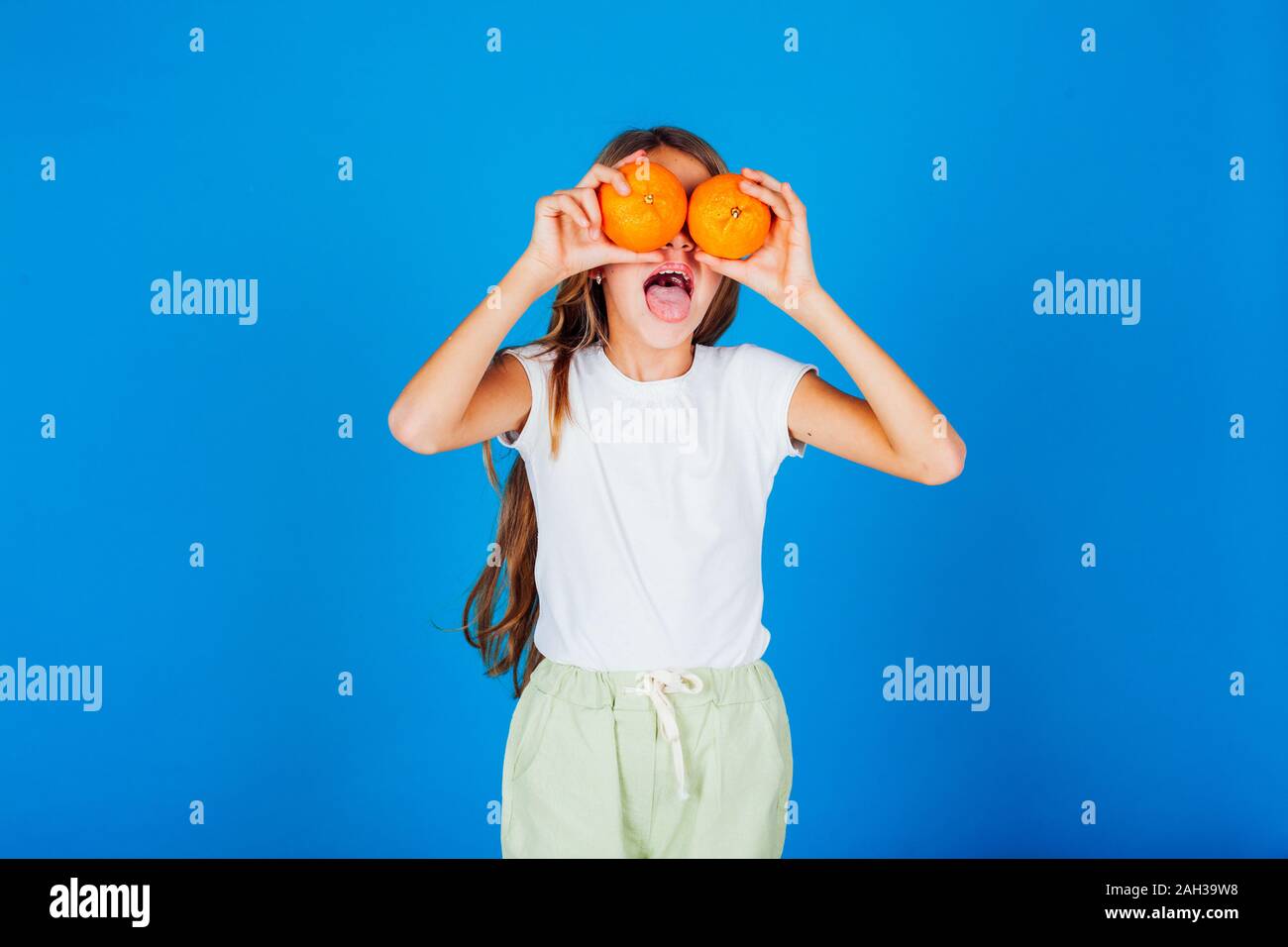 beautiful girl holding a ripe orange fruit Stock Photo - Alamy