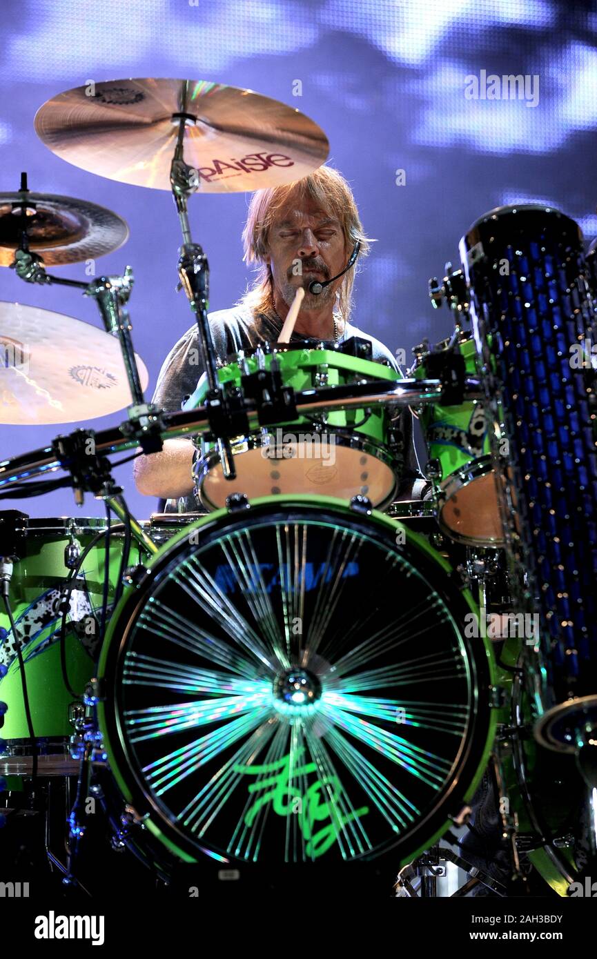 Drummer frank zz top stock photography images - Alamy