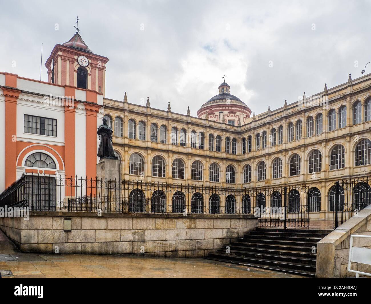 Colegio mayor de san bartolome hires stock photography and images Alamy