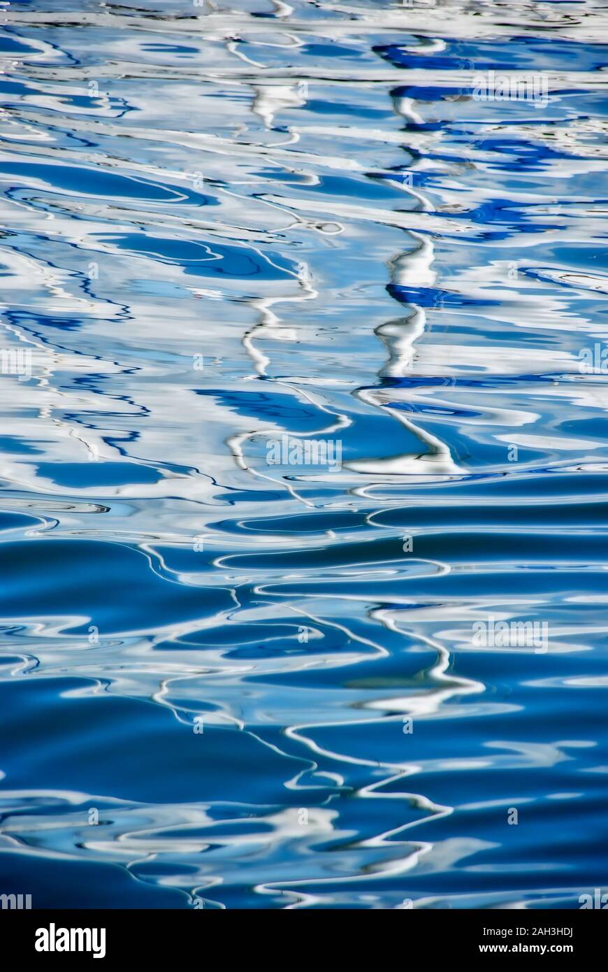 Overlapping color pattern hi-res stock photography and images - Alamy