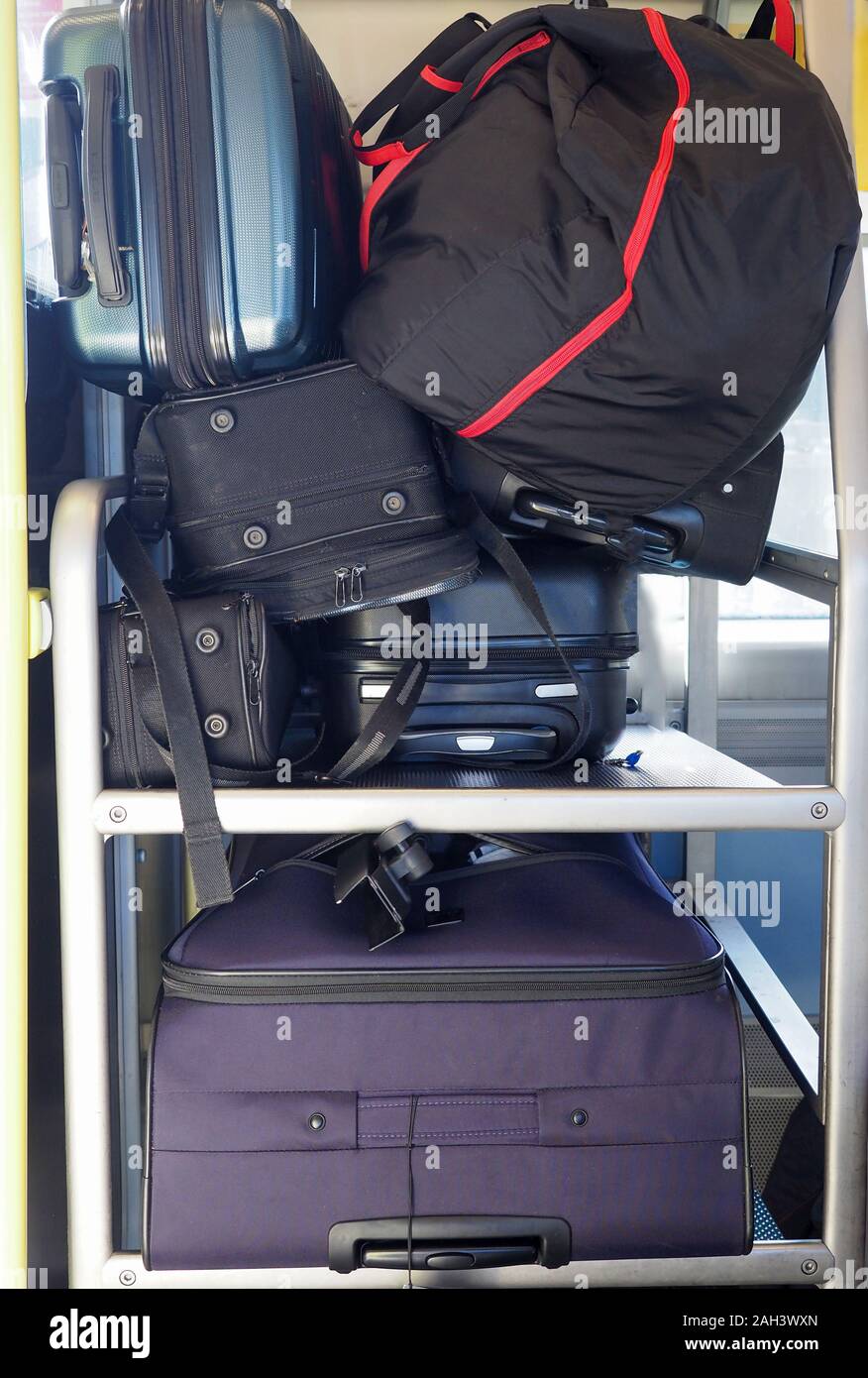 Luggage Rack Train High Resolution Stock Photography and Images Alamy