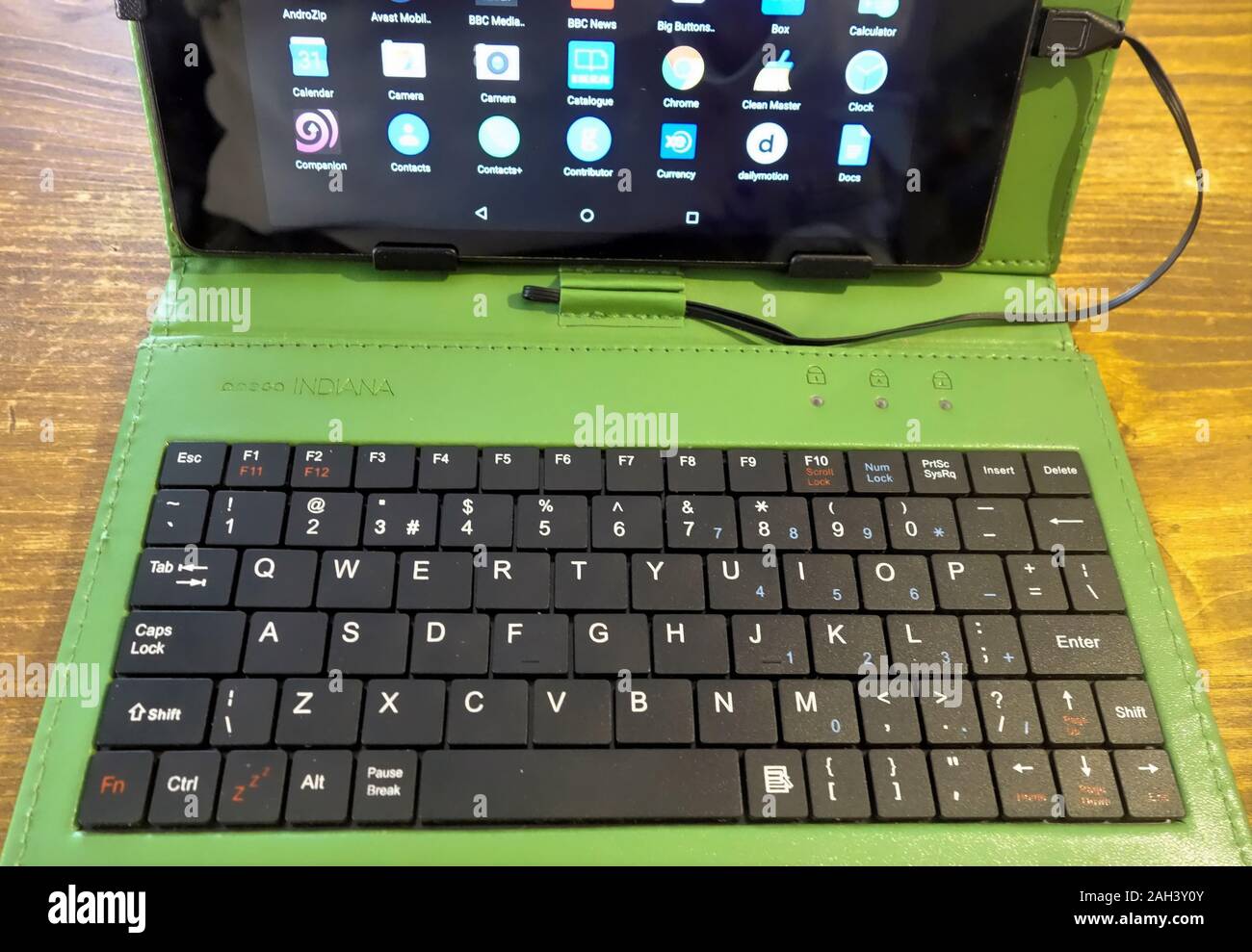 Portable Mini USB Keyboard and Tablet Stock Photo - Alamy