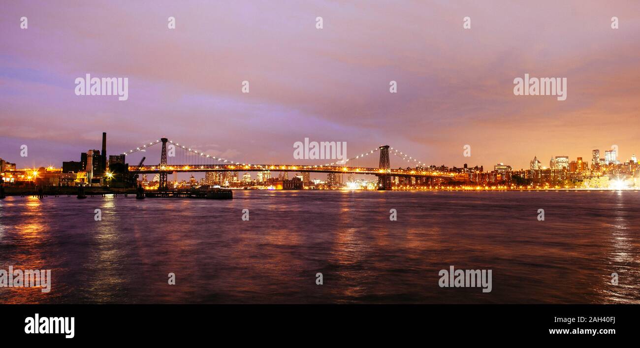 USA, New York, New York City, Manhattan Bridge illuminated at dusk Stock Photo