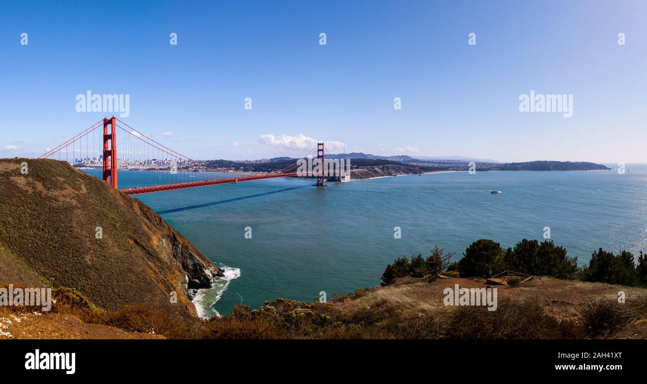 Golden gate bridge clear day hi-res stock photography and images - Alamy