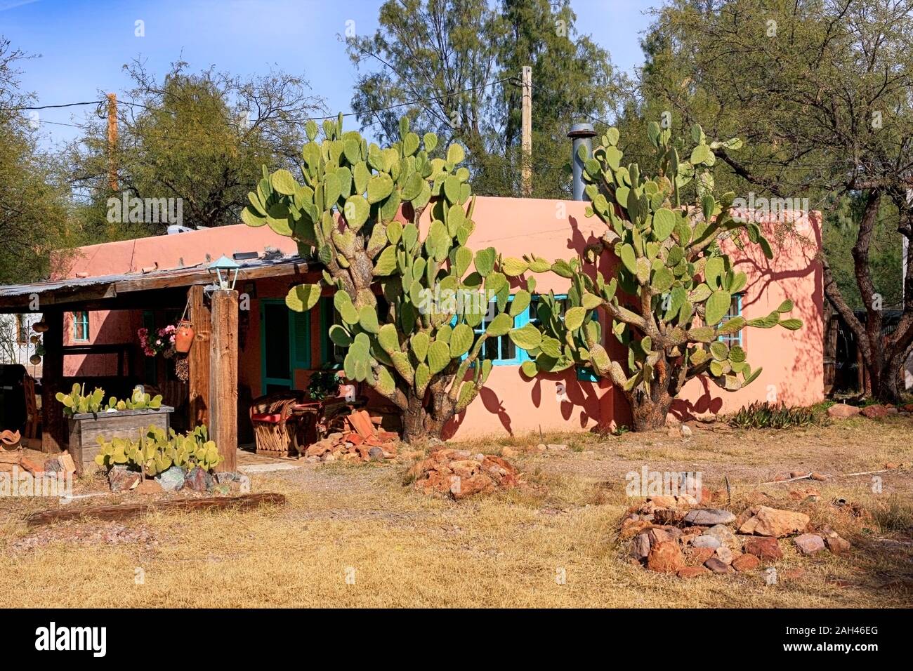 Adobe style house with cacti in the yard in Tubac, Arizona Stock Photo