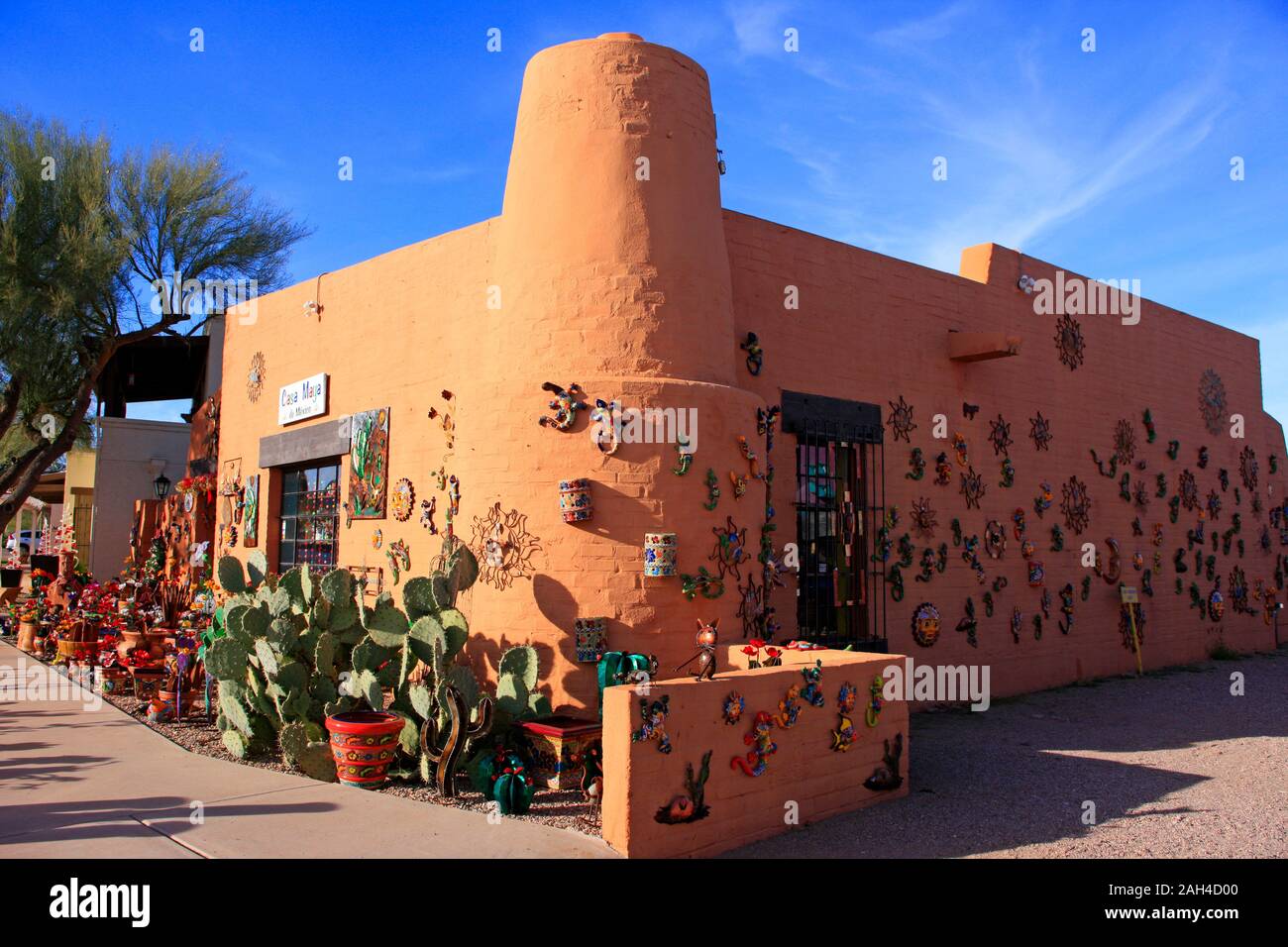 Outside the Casa Maya de Mexico wall ornaments and pots store in Tubac