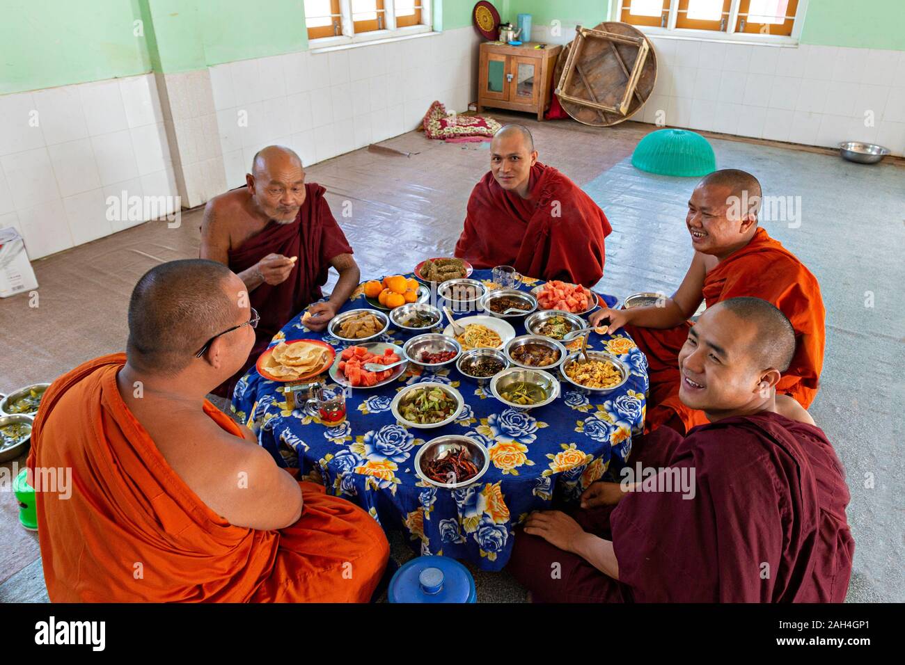 Monks at lunch in the monastery, in Inle Lake, Myanmar Stock Photo
