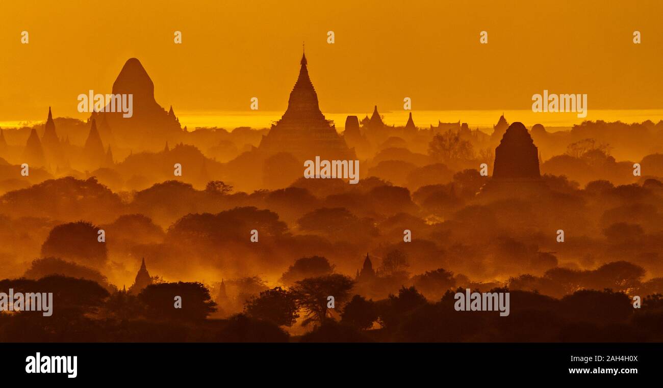 Sunset and pagodas in Bagan, Myanmar Stock Photo