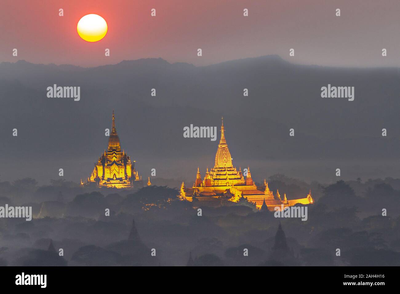 Sunset and pagodas in Bagan, Myanmar Stock Photo