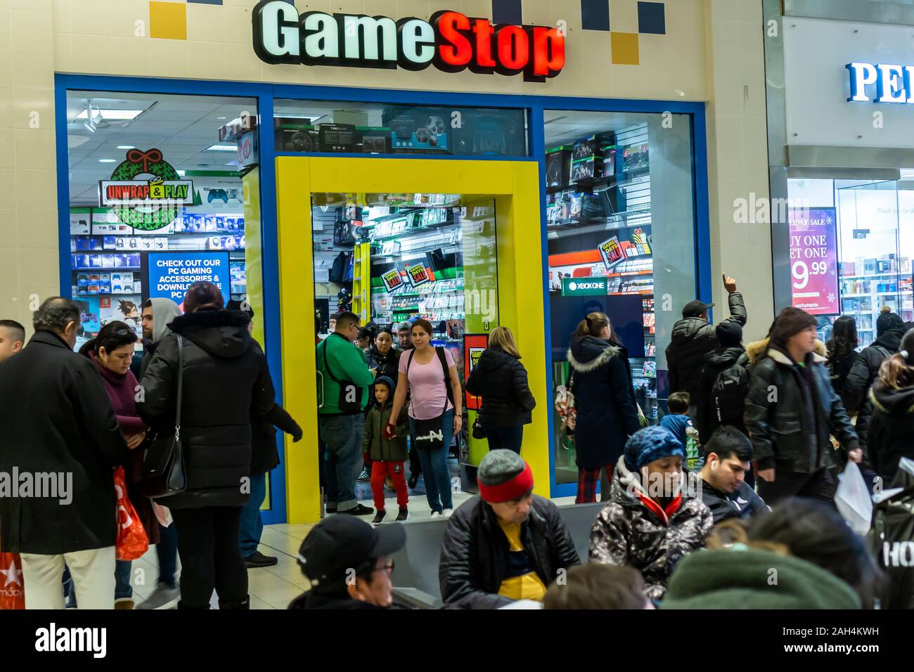 Gamestop price hires stock photography and images Alamy