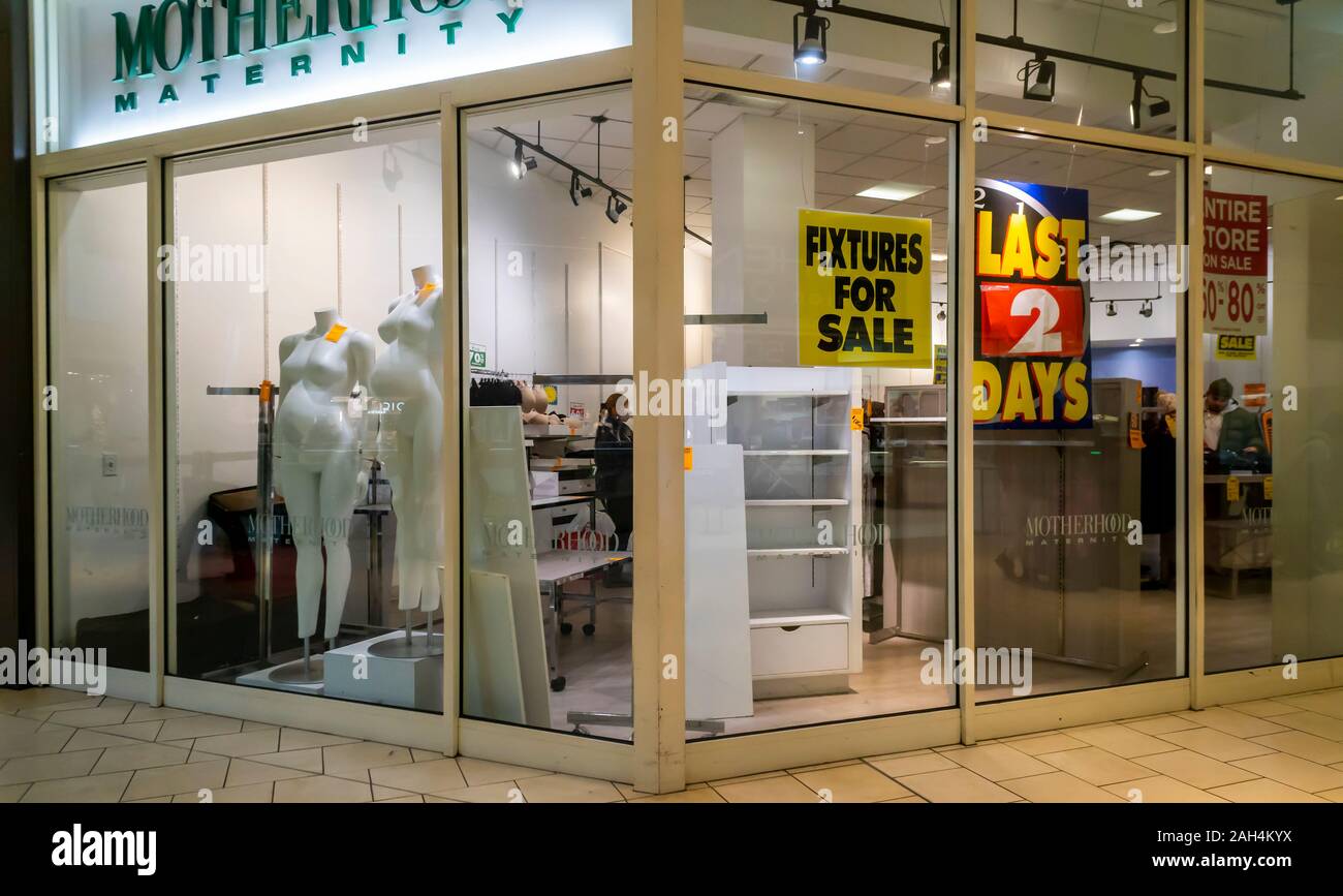 https://c8.alamy.com/comp/2AH4KYX/the-motherhood-maternity-store-announces-its-closing-sales-in-the-queens-center-mall-in-the-borough-of-queens-in-new-york-on-so-called-super-saturday-the-saturday-prior-to-christmas-december-21-2019-motherhood-maternity-is-a-brand-of-destination-maternity-which-filed-for-bankruptcy-protection-earlier-this-year-and-is-closing-183-stores-richard-b-levine-2AH4KYX.jpg
