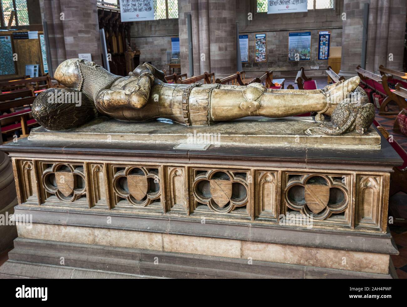 Tomb of Sir Richard Pembridge, Knight of the Order of the Garter, Hereford Cathedral, Hereford, England, UK, fought at the Battle of Pointiers in 1356 Stock Photo