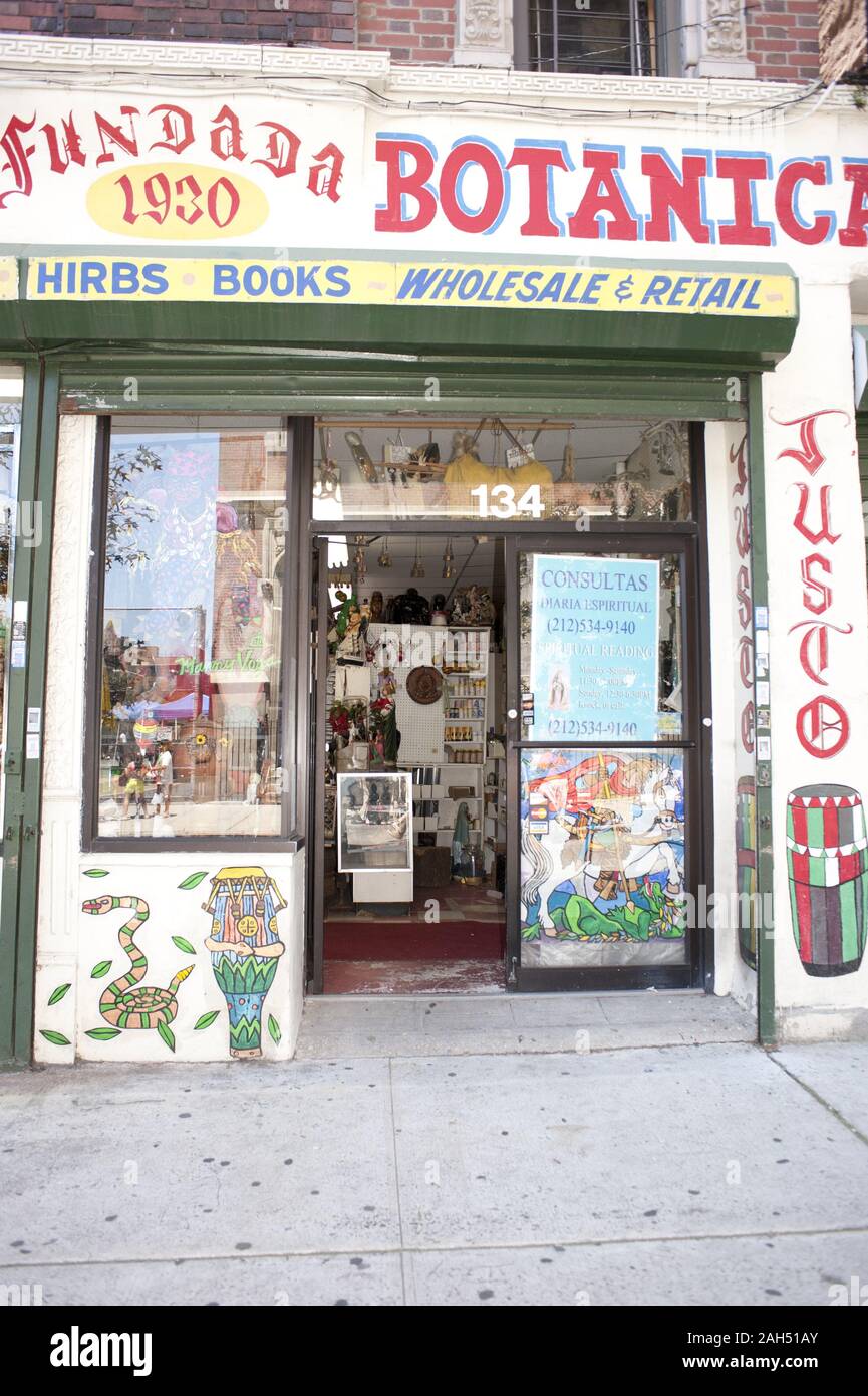 Botanica in East Harlem in NYC. A botanica is a store that sells products used in spiritual practices such as Santeria, Macumba, Abakua, etc. They als Stock Photo