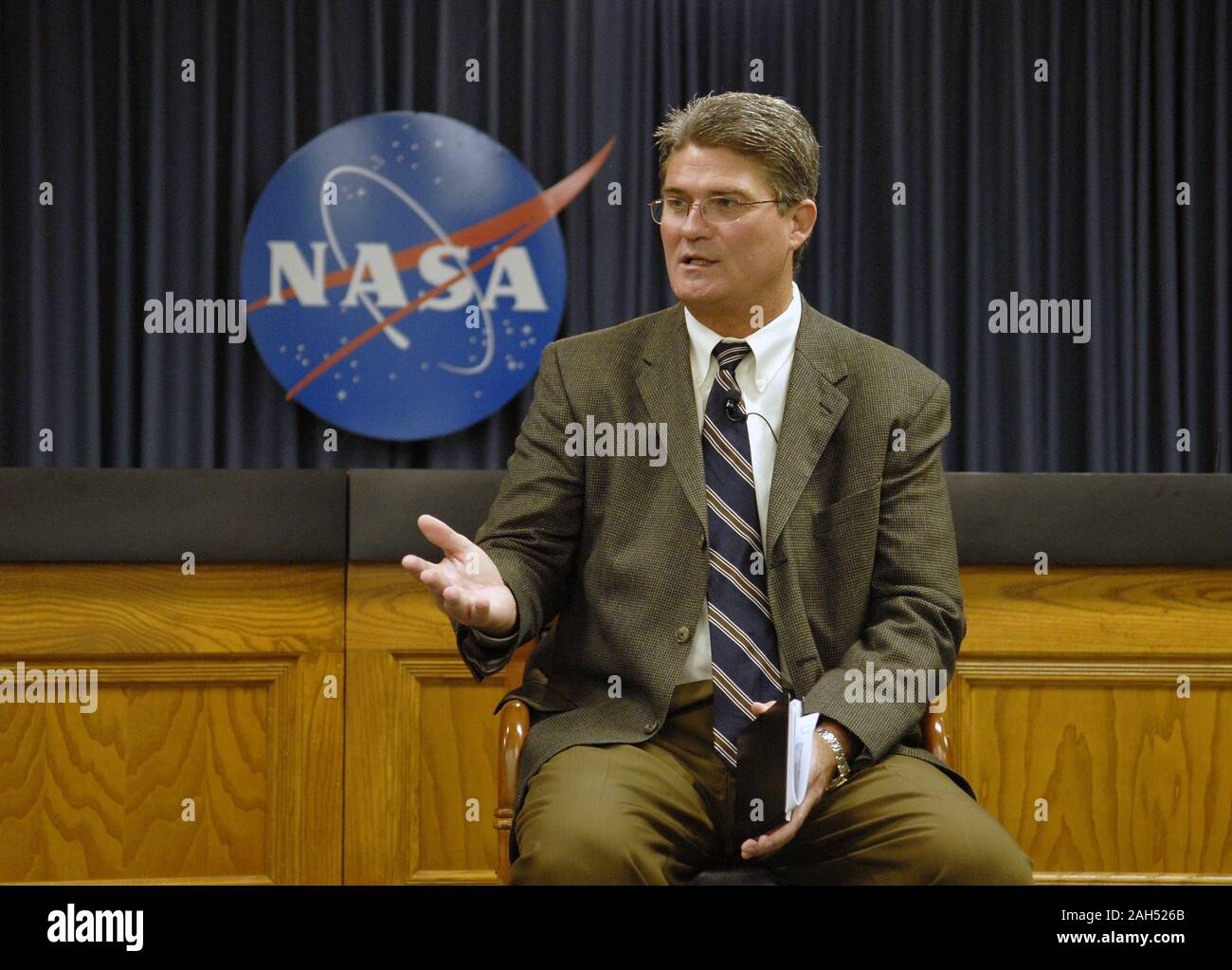 KENNEDY SPACE CENTER, FLA. --    Center Director Bill Parsons responds to a question from the media in the NASA News Center Auditorium. He used the occasion to introduce himself and his expectations for the center.  Parsons took over the helm of the Kennedy Space Center on Jan. 4 as the ninth director, succeeding James W. Kennedy, who is retiring from the agency. Parsons had served as deputy director under Kennedy during 2006.  In 1990, Parsons joined the NASA team at Kennedy Space Center as a launch site support manager in the Shuttle Operations Directorate. He also worked as an executive man Stock Photo