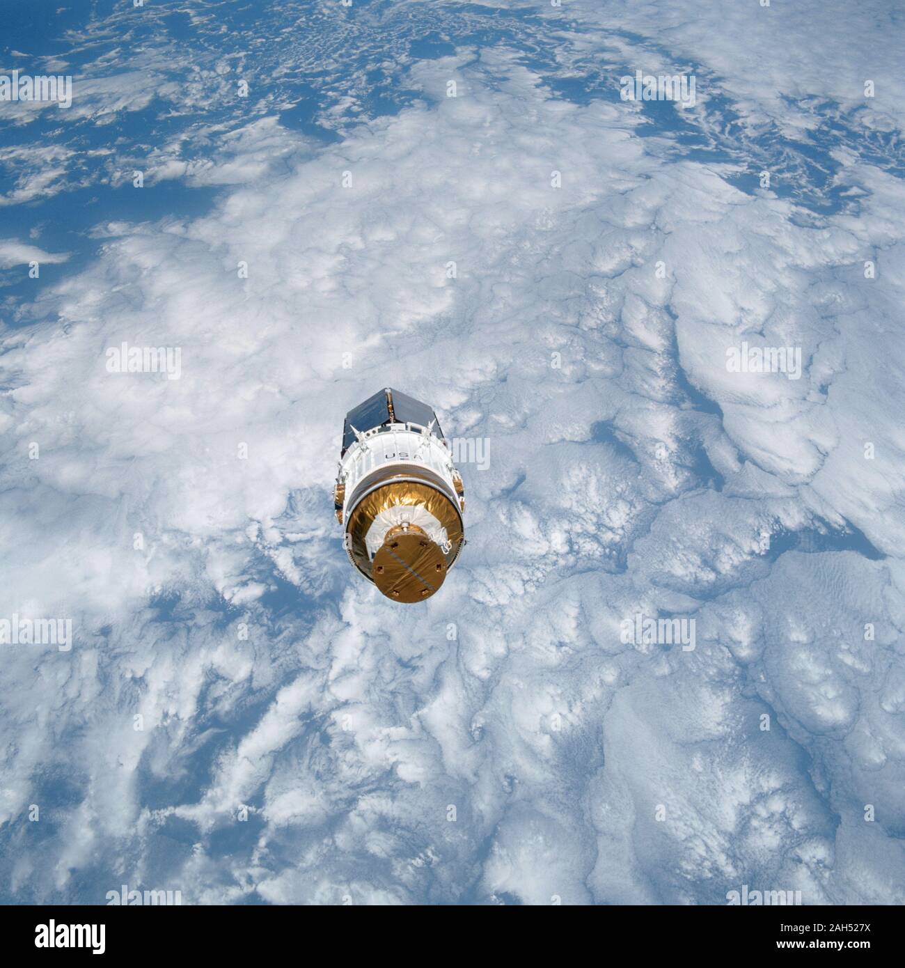 Space shuttle tracking hi-res stock photography and images - Alamy