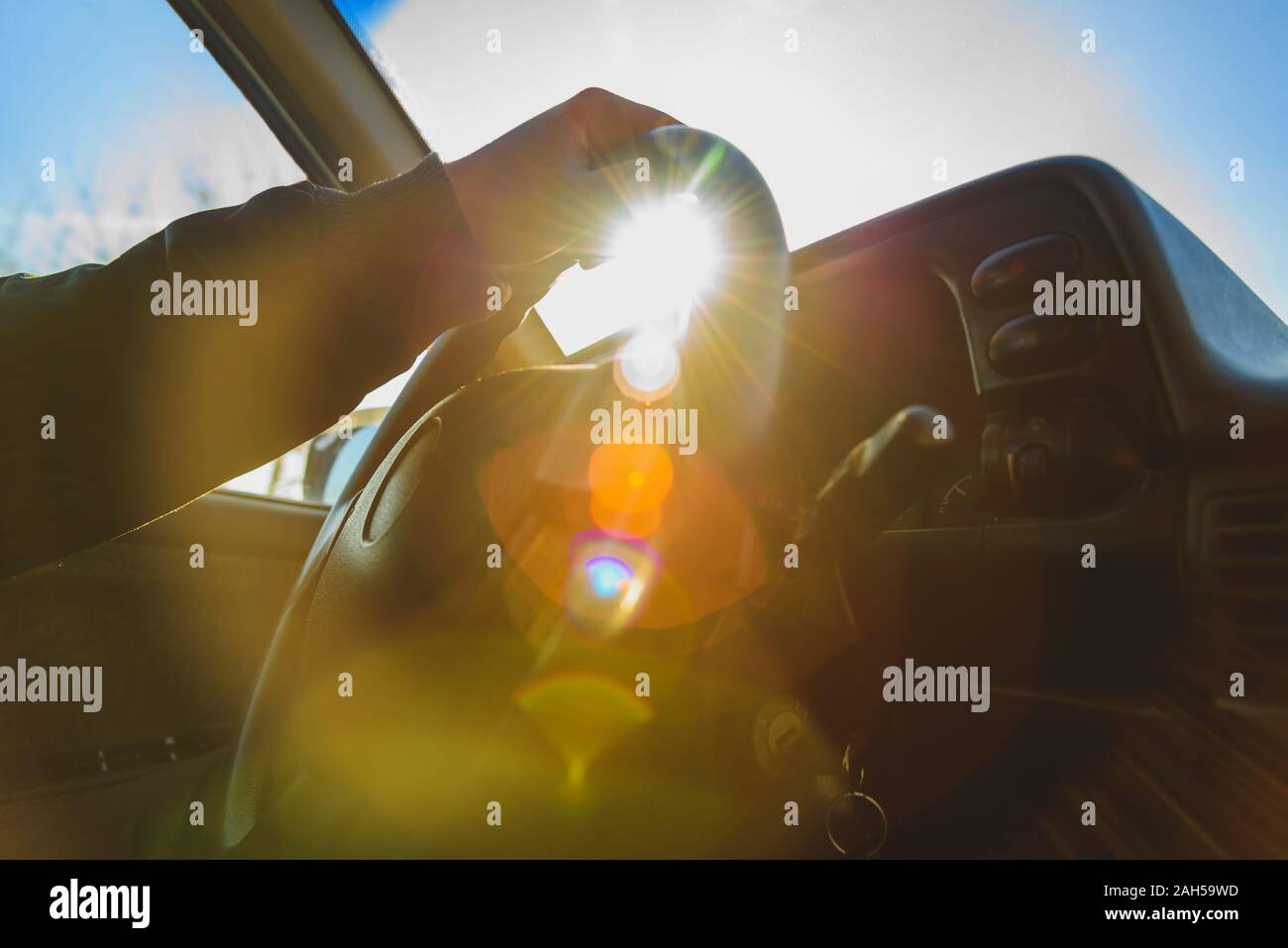 https://c8.alamy.com/comp/2AH59WD/afternoon-sun-glare-filled-the-car-interior-2AH59WD.jpg