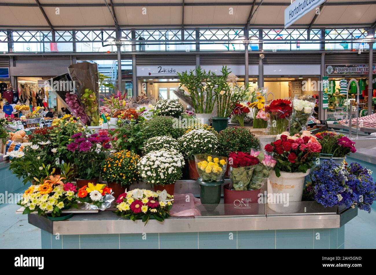 Flower stall at the Municipal fruit and vegetable market at Figueira da Foz, Portugal Stock Photo
