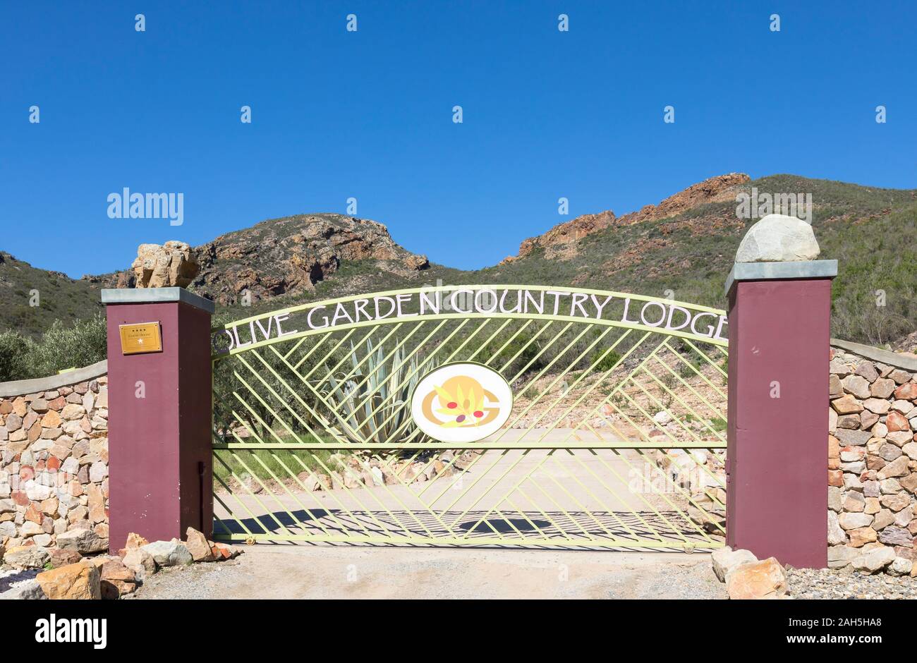 Entrance gate to the luxury Olive Garden Country Estate at Klaas Voogds in the Kranskop Mountains near Robertson, Western Cape, South Africa Stock Photo