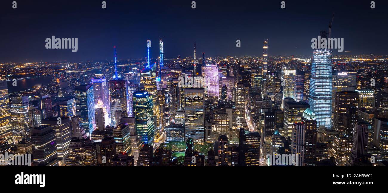 Aerial view of manhattan night hi-res stock photography and images - Alamy