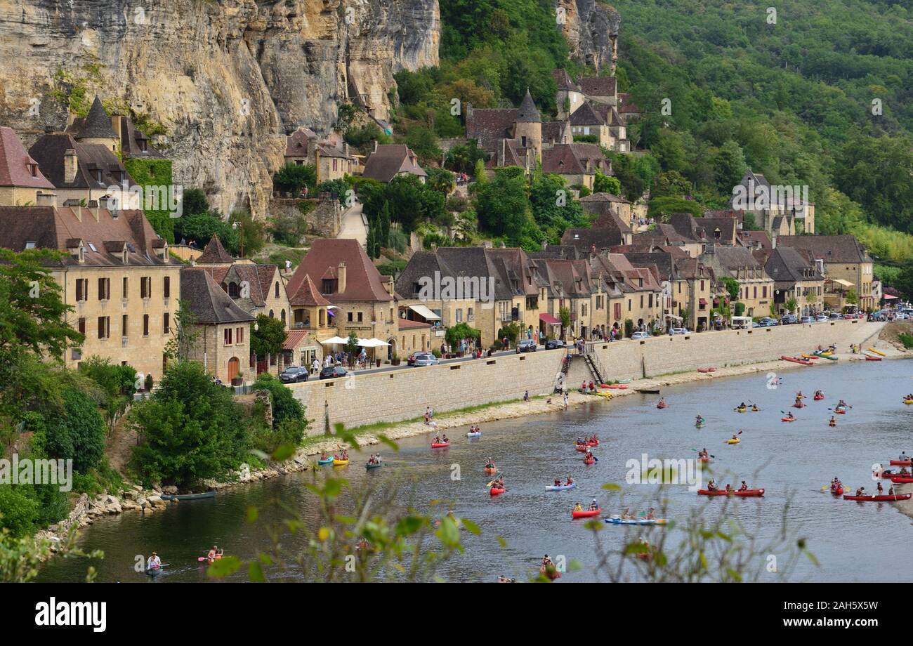 The very picturesque village of La Roque Gageac has a predominantly touristy stamp. The Dordogne river that flows at its feet offers opportunities for Stock Photo