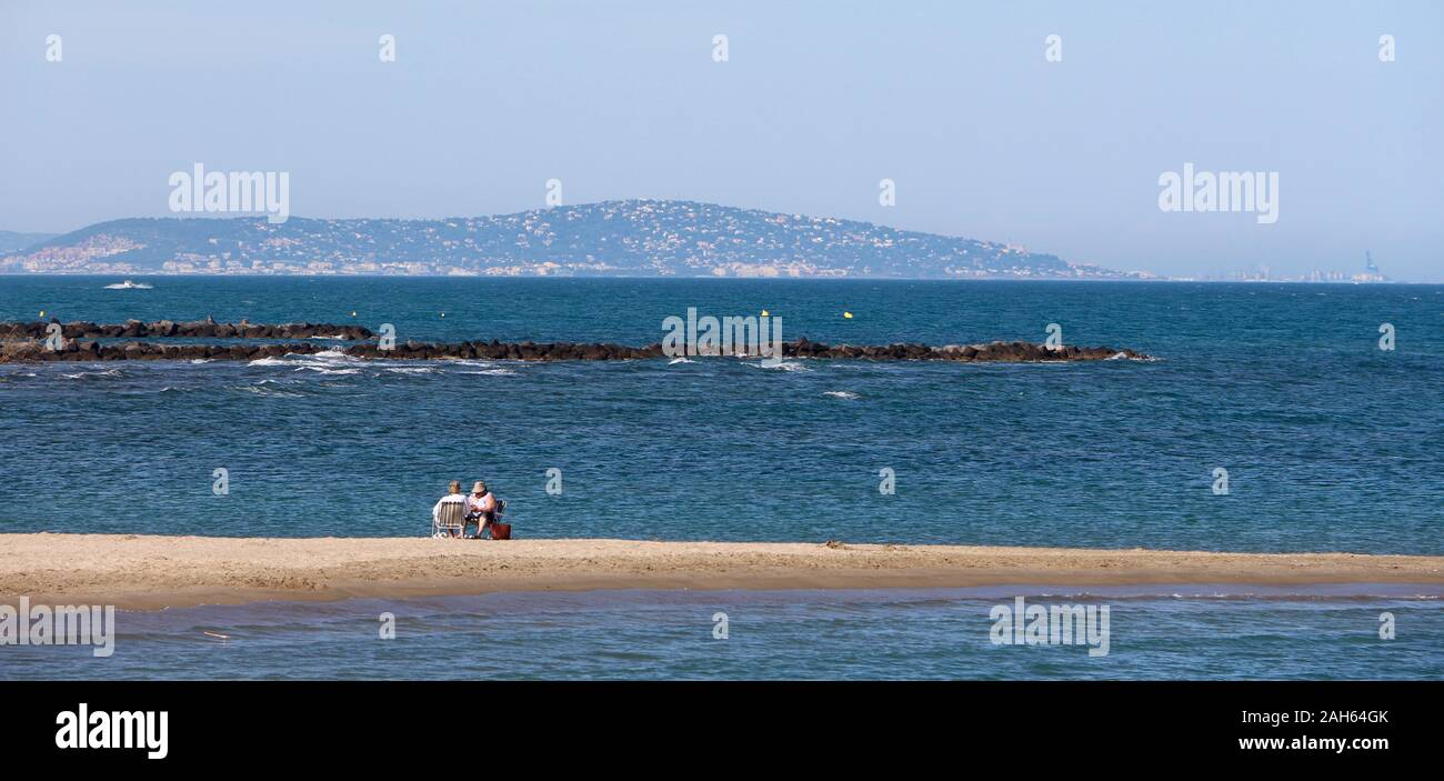 Lonely man looking hope horizon hi-res stock photography and images - Alamy