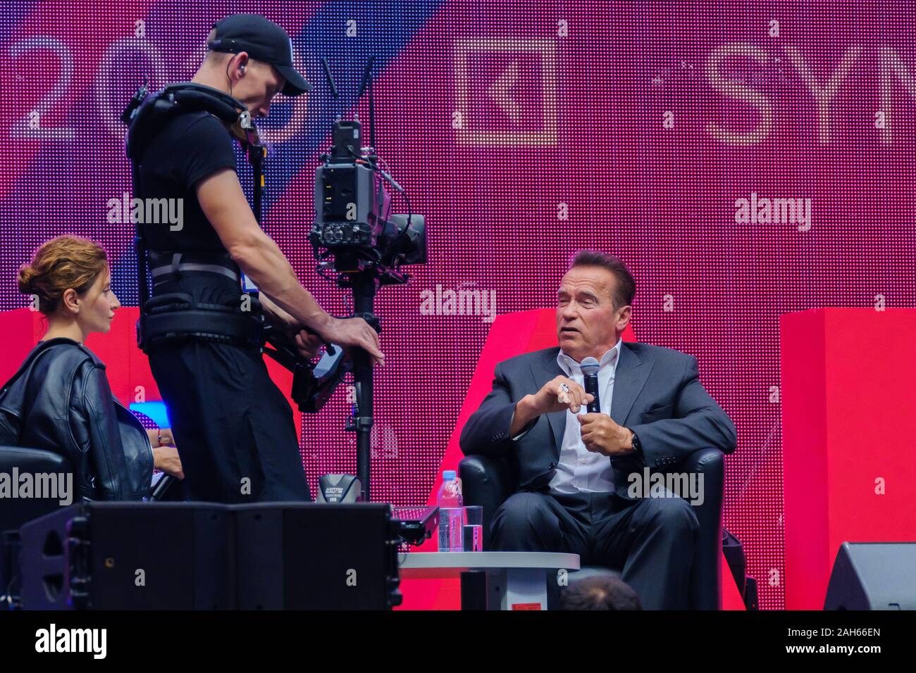 arnold-schwarzenegger-famous-actor-politician-and-businessman-speaks